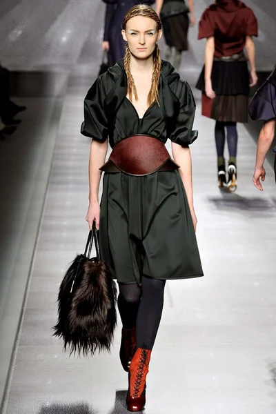 Look 11